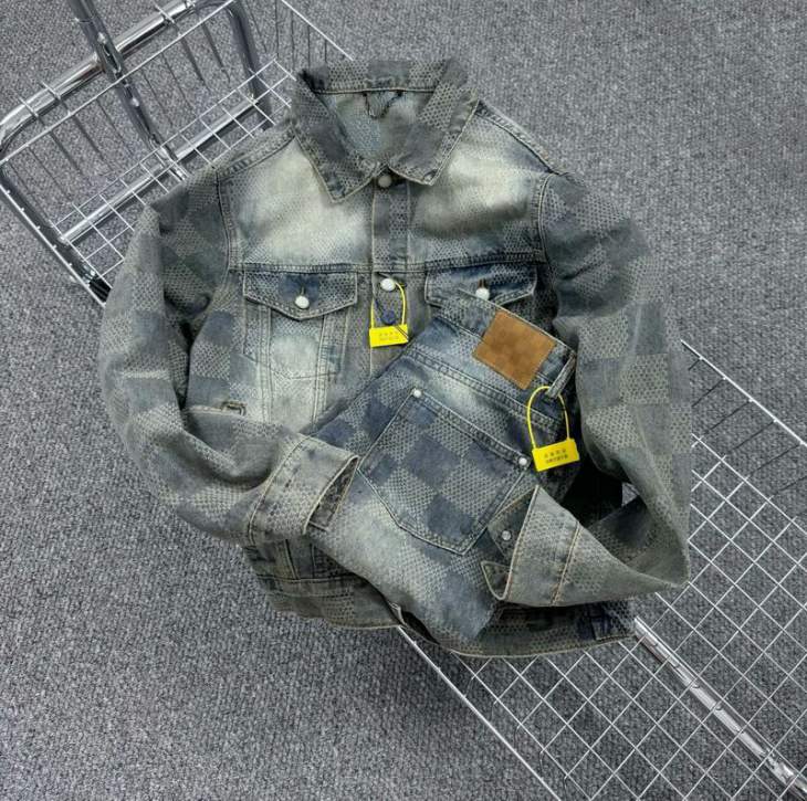 Picture of LV Sweater Suits _SKULVsz46-52M-2XLsytxH763H76441225